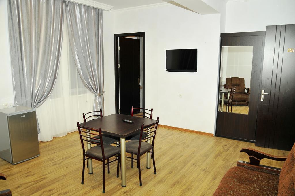 Alma-Ata Hotel Borjomi Habitación foto