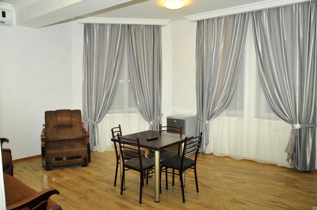 Alma-Ata Hotel Borjomi Habitación foto